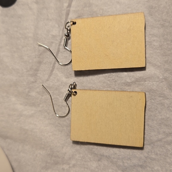 3 /$15 New Wooden Halloween Hocus Pocus Earrings - Picture 4 of 5